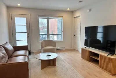Image de Modern condo by Boisé du Tremblay with parking and fitness equipments