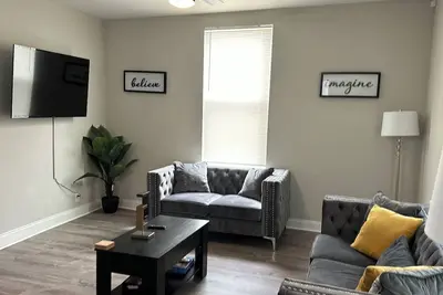 Image de Chic + Spacious Birmingham Escape Near Airport & City Life