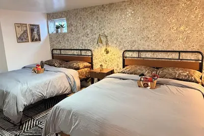 Image de Stylish 2-Queen Studio with Kitchenette near Ubs & Jfk