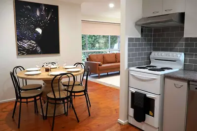 Image de Worker Friendly Denman Home | Budget 3br Stay