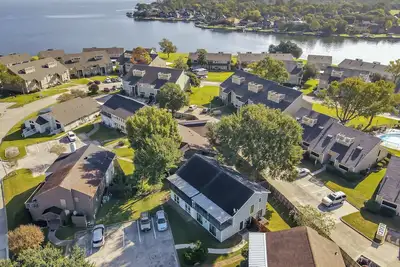 Image de Relax & Recharge at Lake Conroe ★ Lone Star Lakehouse ★ 3br/3ba Townhome