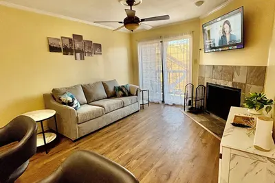 Image de 1br Condo Near Downtown & The Domain – Stylish, Cozy, and Convenient