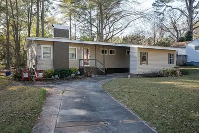 Image de Stylish Stay in Crestwood-South