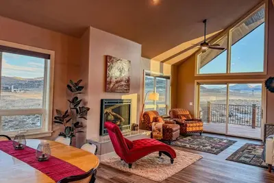 Image de Epic Views, Luxury Retreat, Hot tub, Family + Pets