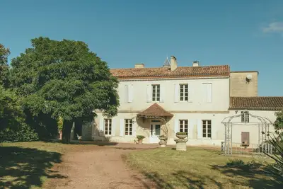 Image de 14 personnes - Gîte au coeur des vignes - Maison - Chateau - Bordeaux - Gironde