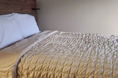 Image de Chambre Paradise View à Jayuya, Porto Rico - Confort et vue sur la ville et les montagnes