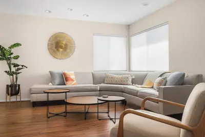 Image de 3 Br Home with Private Gated Saltwater Pool, Hot Tub, King Bed, Close to Disney