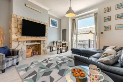 Ocean view, 40 steps from the beach.