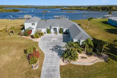 Image de Relaxing Waterfront Estate w/ Private Pool, Dock, & Pet-Friendly Fun