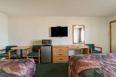 Image de Queen Room w/ Microwave + Cable Tv – Perfect for Budget Stays
