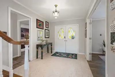 Image de Its Miller Time! - Let us Explain. . . Enjoy this 5br/3ba with a backyard oasis!