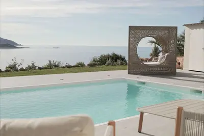 Image de Villa neuve en Corse : vue mer total, piscine chauffée & jacuzzi panoramique