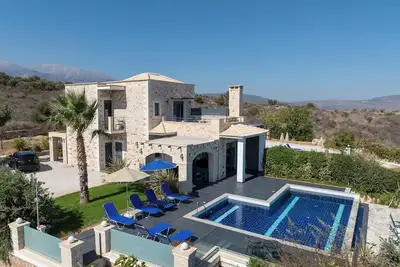 Image de Villa Enid, 3bd, 3ba, private pool, unic sea and mountain view/family vacation