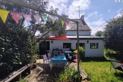 Image de Maison familiale de 130 m2  sur deux niveaux arborée d'un jardin clos 🌳