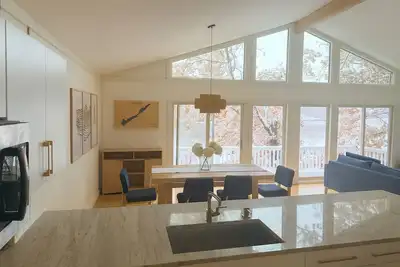 Image de Blue Haven Lake House, tranquil waterfront home on Long Lake