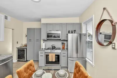 Image de Comfort Meets Convenience – 3br + Free Parking