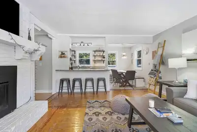 Image de Bluebird Chalet | 5 Minutes to MtSnow w/ Fireplace