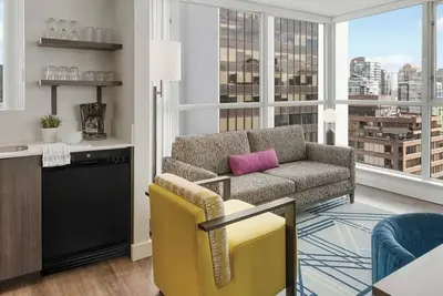 Image de 🏟️ Walk to Bc Place – 2-Bedroom Suite for Fifa 2026 Fans (Downtown Vancouver)