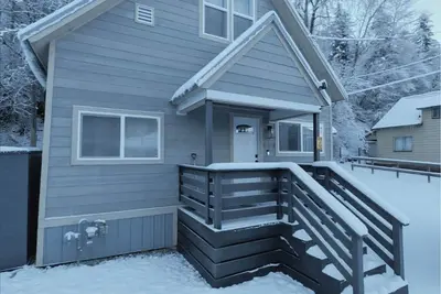 Image de 5-bedroom Snowy Mountain Chalet in Charming Wallace - The Perfect Getaway