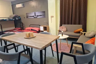 Image de Affordable comfort in the heart of the city.