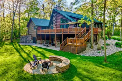 Image de The Lodge: 5 Acre Private Log Home & Resort