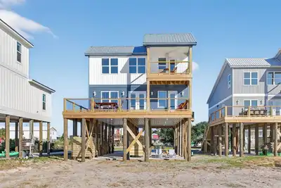 Image de New Bay Cottage w/ Private Pier, Kayaks, Boat Parking & Walk to Gulf! Dogs Ok!