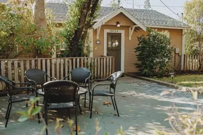 Image de Yosemite Cottage Retreat: 1/2 Block to Downtown