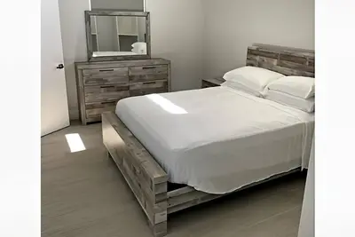 Image de Oceanfront Seven Mile Beach New 2 Bedroom - 90+ days only