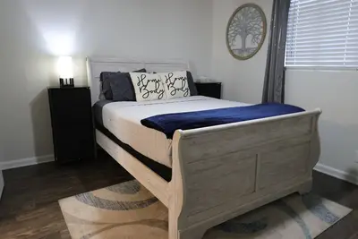 Image de Comfy & Central  Walk to Zilker + Downtown!