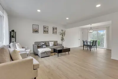 Image de Cozy 3 bed, 2 bath Ranch Home in Columbus with Garage Parking