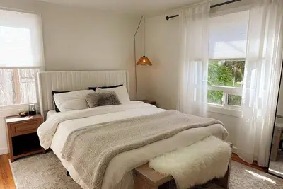 Image de Charming, Central, and Pet-Friendly West Seattle Home.