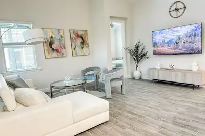 Image de Lux Cottage with golfcart near downtown in neighborhood w/ amenities