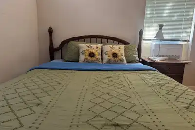 Image de Private First-Floor Guest Suite: 2 Br• 1Bath•Full-Kitchen in Peaceful Tracy