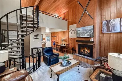 Image de Mountain Condo | Pool & Hot Tub | Perfect Location
