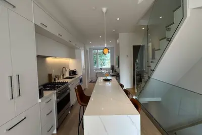 Image de Brand New Chic Townhouse in Toronto(Yonge)
