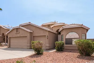 Image de Chic & Spacious Retreat with Panoramic Mountain Views!