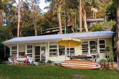 Image de Tranquil waterfront getaway