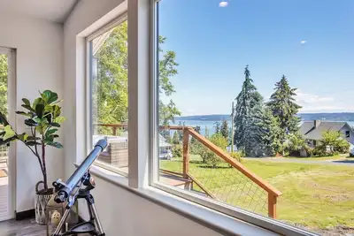 Image de Charming Greenbank 3-Br, 5 Beds, Ocean & Mountain Views with Ac, WiFi, Hot Tub