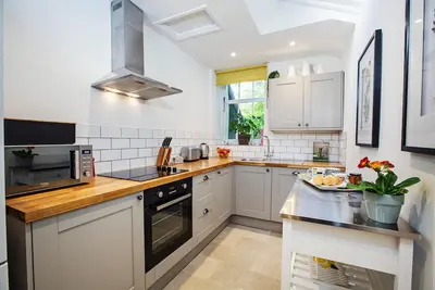 Image de Spring Cottage, Cosy Coastal Getaway beside Beautiful Lulworth Cove.