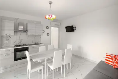 Image de Appartement moderne avec piscine partagée