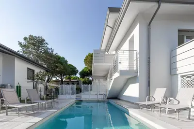 Image de Appartement élégant avec piscine partagée