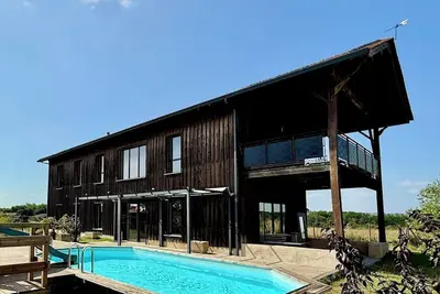 Image de Le Séchoir des Coteaux et Sauna: détente, tradition locale et confort moderne.