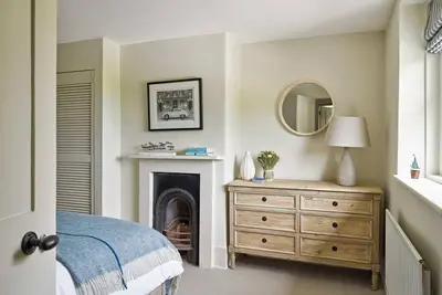 Image de No. 7 Coastguard, Traditional Seaside Cottage Near Picturesque Lulworth Cove.