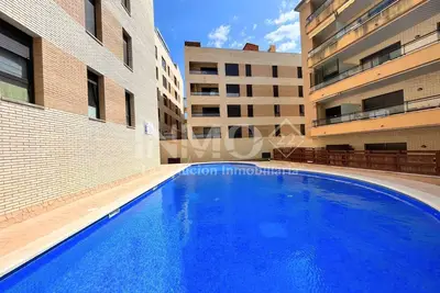 Image de Ground floor with terrace and communal swimming pool