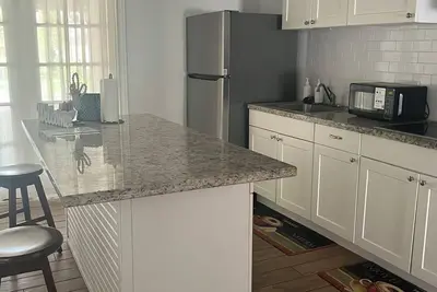 Image de 3-bedroom house in gorgeous Pasadena with cool Ac breeze