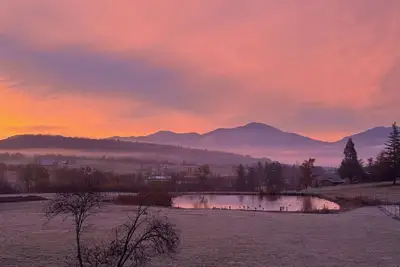 Image de Vineyard Cottage Near Medford • Mountain Views • Deck, Fire Pit & Nespresso