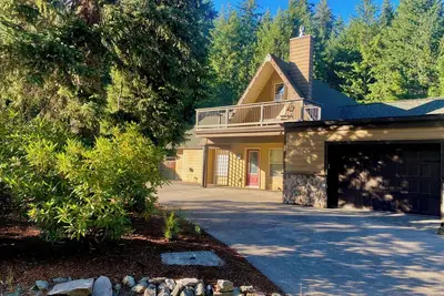 Image de Rivers Chalet: An inspiring stay on the edge of the Gifford P. National Forest.