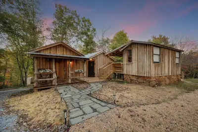 Image de Craftsman Cabin Retreat I Saltwater Hot Tub & Natural Beauty!