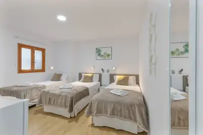 Image de Chambre Intérieure 6 avec Wi-Fi et Climatisation