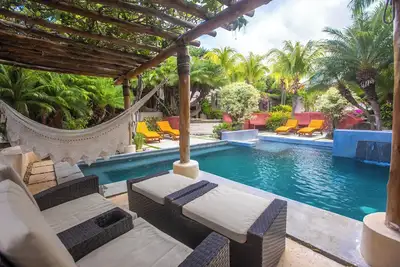 Image de Spacious luxury villa minutes from town, nearby beaches and attractions!